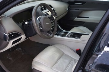 Jaguar XE Sedan 2.0 i4 200KM 2017 Jaguar XE Bezwypadek Salon PL 1rej. 2018 RWD 2.0 Benzyna, zdjęcie 5