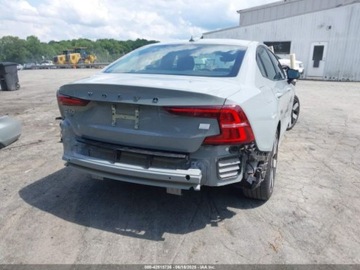 Volvo S60 III 2024 Volvo S60 Recharge Plug-In Hybrid T8 Plus Dark Theme 2024 2.0l 2.0 Hybryda, zdjęcie 3