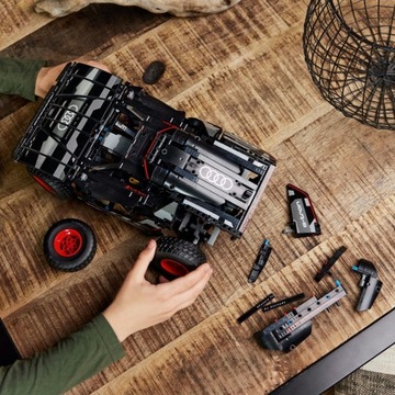 LEGO TECHNIC Audi RS Q e-tron 42160