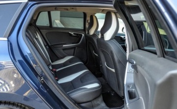 Volvo V60 I Kombi 2.0 D3 163KM 2011 Volvo V60 2,0d 163KM Bezwypadkowy R-Design 2.0 Diesel 163KM, zdjęcie 11