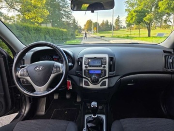 Hyundai i30 I CW Facelifting 1.6 CRDi 115KM 2011 Hyundai i30 Klimatronik Aluminiowe Felgi Czujniki Parkowania 1.6 Diesel, zdjęcie 14