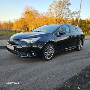 Toyota Avensis III Wagon Facelifting 2015 2.0 D-4D 143KM 2016 Toyota Avensis Kamera CofaniaNawigacjaAluminiowe FelgiSkorzana TapicerkaGw, zdjęcie 1