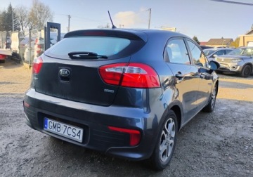 Kia Rio III 2015 Kia Rio 2015r, 1.1 CRDI. Lekko uszkodzony lewy przod. Jezdzi 1.1 Diesel, zdjęcie 2