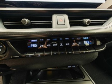 Lexus UX Crossover Facelifting 2.0 300h 199KM 2025 LEXUS UX 300h F Sport Design 2.0 Hybrid Dynamic Force 199KM, zdjęcie 8