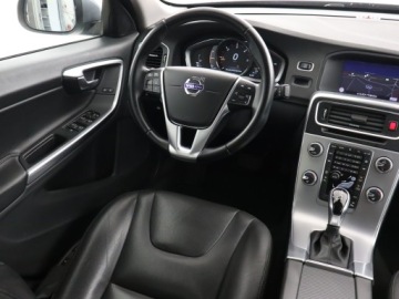 Volvo S60 II Sedan Facelifting 2.0 D4 DRIVE-E 190KM 2017 Volvo S60 D4, Salon Polska, Serwis ASO, 187 KM, zdjęcie 6