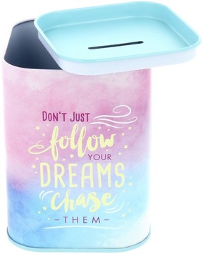 ПРЯМОУГОЛЬНАЯ МЕТАЛЛИЧЕСКАЯ КОПИЛКА С ОТВЕРСТИЕМ ДЛЯ ДЕНЕГ, МЯТАЯ БАНКА