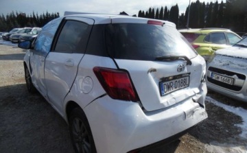 Toyota Yaris III 2016 Toyota Yaris 2016r, 1.3 Benzyna LPG, Uszkodzona. Poobijana. Jezdzi. 1.3, zdjęcie 2