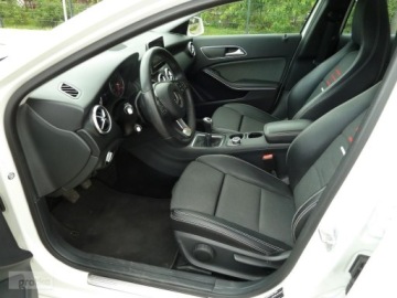 Mercedes Klasa A W176 Hatchback 5d Facelifting 160 102KM 2017 Mercedes-Benz Klasa A Mercedes-Benz Klasa A W176 160 BIALA PERLAXENONYLedy, zdjęcie 4