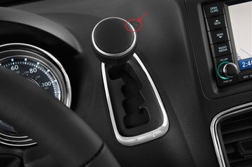 Chrysler OE 1SJ01DX9AA Накладка на приборную панель черная K1SJ01DX9AA