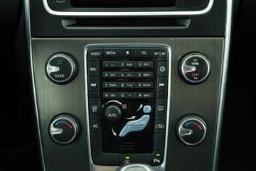 Volvo V60 I Kombi Facelifting 2.0 T3 DRIVE-E 152KM 2017 Volvo V60 T3 2.0, Salon Polska, VAT 23%, Navi, zdjęcie 9