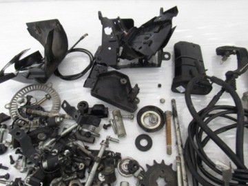 Винты + кронштейны + шайбы и т.д. Husqvarna Svartpilen 125, 22r ABS