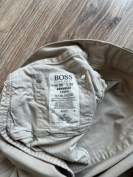 BOSS by HUGO BOSS ARKANSAS FIT CREAM CHINO TROUSERS męskie chinosy 35/30