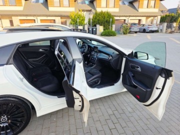 Mercedes CLA C117 Shooting Brake Facelifting 1.5 180 d 109KM 2017 Mercedes-Benz CLA AMG Line___BiXenon LED Skora Alcantara Kamera Panorama A, zdjęcie 7