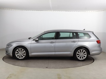 Volkswagen Passat B8 Variant 2.0 TDI BlueMotion SCR 190KM 2017 VW Passat 2.0 TDI, Salon Polska, Serwis ASO, zdjęcie 2