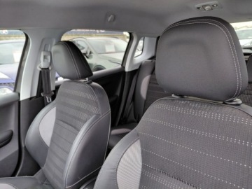 Peugeot 2008 I SUV Facelifting 1.2 PureTech 130KM 2019 Peugeot 2008 130 KM Klimatronik Sensor PDC Navi 1.2 Benzyna 130KM, zdjęcie 11