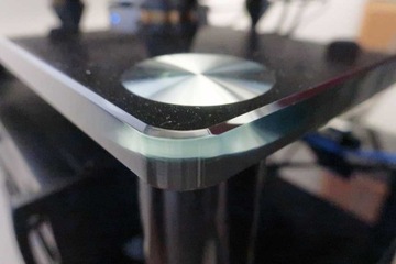 NORSTONE STABBL HIFI BEAUTIFUL, ЧЕРНЫЙ ПРОФЕССИОНАЛЬНЫЙ AV-СТОЛ, ЗАКАЛЕННОЕ СТЕКЛО