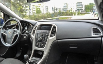 Opel Astra J Sports Tourer 2.0 CDTI ECOTEC 160KM 2010 Opel Astra 2,0CDTI (160KM) 196 tys. km Bezwypadkowy 2.0 Diesel 160KM, zdjęcie 8