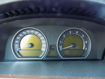 BMW Seria 7 E65 Sedan 750 i 367KM 2005 BMW Seria 7 BIALOLEKA 4.8 V8 Benzyna (367 KM), 2005r prod. KOMIS TYSIAK, zdjęcie 9