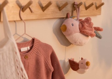 МАЛЕНЬКАЯ ГОЛЛАНДСКАЯ МУЗЫКАЛЬНАЯ ШКАТУЛКА С РОЗОВЫМИ ЦВЕТАМИ