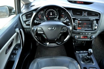Kia Ceed II Kombi 1.6 CRDi 110KM 2012 Kia Cee'd 1,6 CRDi Xenon Ledy Skóra Grzana, zdjęcie 6