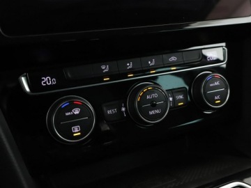 Volkswagen Passat B8 Variant Facelifting 1.5 TSI EVO 150KM 2020 Volkswagen Passat Business automat climatronic, zdjęcie 27