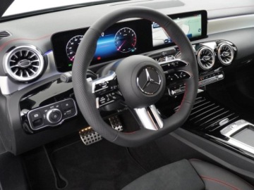 Mercedes CLA C118/X118 Shooting Brake Facelifting 1.3 200 163KM 2025 CLA 200 AMG Line Shooting Brake 1.3 (163KM) 2025, zdjęcie 5