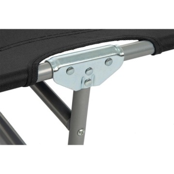 Раскладная кровать, шезлонг, черный туристический пляж, сад