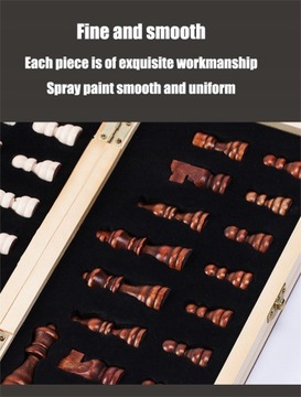 Огромная деревянная шахматная игра для двух игроков.