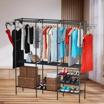 Вешалка, стоящая на одежде, одежда гардероба стой