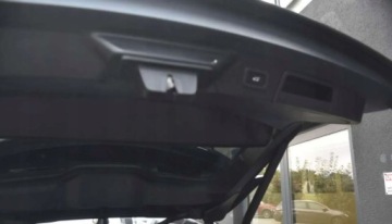 Land Rover Range Rover Velar SUV 2.0 Si4 300KM 2017 Land Rover Range Rover Velar Land Rover Range Rover Velar R-Dynamic SE Fak, zdjęcie 15