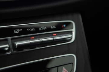 Mercedes Klasa E W213 2021 Mercedes-Benz Klasa E 2.0 Diesel 200KM, zdjęcie 32