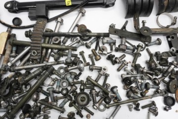 YAMAHA FZS FAZER 600 00-01 БОЛТЫ ВИНТЫ