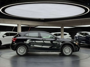 Mercedes GLA I Off-Roader Facelifting 1.6 180 122KM 2019 Mercedes-Benz GLA 180 7G-DCT CarPlayAndroidAuto Kamera cofania Asystent, zdjęcie 36