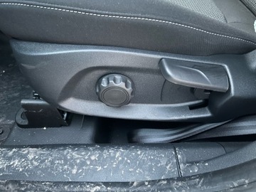 FORD TOURNEO COURIER MK3 SEDADLO LEVÝ PŘEDNÍ EVROPA 24R