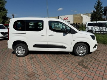 Opel Combo E Kombivan 1.5 Diesel 131KM 2021 Opel Combo niepełnosprawnych rampa inwalida 2021, zdjęcie 8