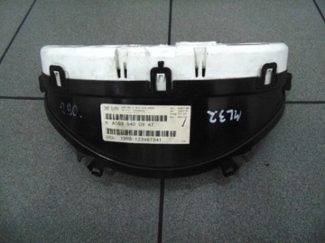 MERCEDES ML W163 PŘÍSTROJOVÁ DESKA BUDÍKY A1635400947