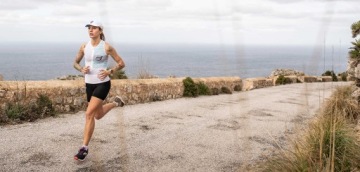 Кепка COMPRESSPORT с козырьком PRO RACING CAP черная