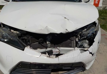 Toyota Auris II 2014 Toyota Auris Okazja 1.8 Hybryda 100KM, zdjęcie 2