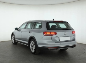 Volkswagen Passat B8 Variant 2.0 TDI BlueMotion SCR 190KM 2018 VW Passat 2.0 TDI, Salon Polska, Serwis ASO, zdjęcie 3