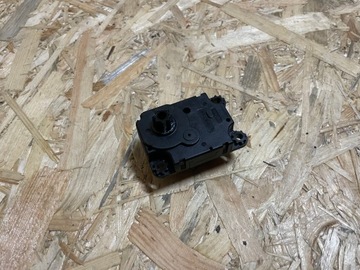 MOTOREK RADIÁTORU NISSAN QASHQAI J11 277T64BU2A