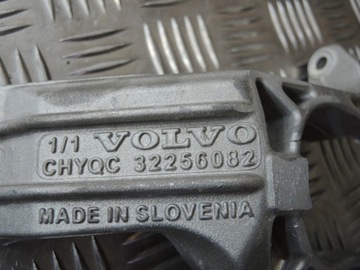DRŽÁK PUMPY HYBRIDNÍ VOLVO XC60 II T8