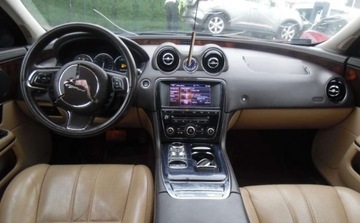 Jaguar XJ VII X351 Sedan SWB 3.0L V6D 600 275KM 2012 Jaguar XJ 2012r, 3.0 Diesel, AUTOMAT, Uszkodzony prawy bok, Jezdzi. 3.0, zdjęcie 5