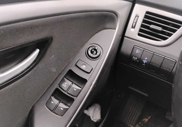 Hyundai i30 II 2015 Hyundai i30 2015r. 1.6 CRDI. Uszkodzony tyl i lekko lewy przod. Jezdzi., zdjęcie 9