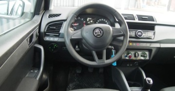 Skoda Fabia III Kombi 1.0 MPI 75KM 2017 Skoda Fabia Benzyna Serwisowany BEZWYPADKOWY EURO 6 Benzyna 75KM, zdjęcie 19