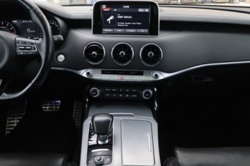 Kia Stinger Liftback 3.3 T-GDi 370KM 2018 Kia Stinger 3.3 T-GDI, Serwis ASO, 4X4, Automat, zdjęcie 11