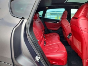 Maserati Levante 2022 Maserati Levante 424 hp, Modena, 3L, od ubezpieczalni 3.0 Benzyna 424KM, zdjęcie 8