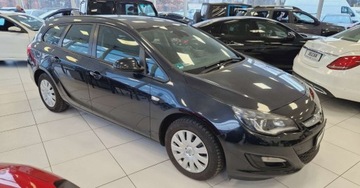 Opel Astra J Sports Tourer Facelifting 1.7 CDTI ECOTEC 110KM 2014 Opel Astra 1.7 CDTI 110KM Bogata wersja 1.7 Diesel 110KM, zdjęcie 1