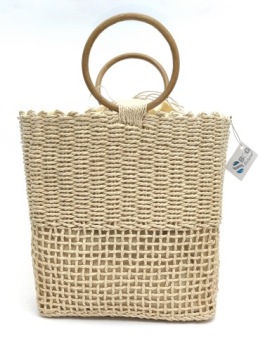 Сумка-корзина с помпонами из рафии