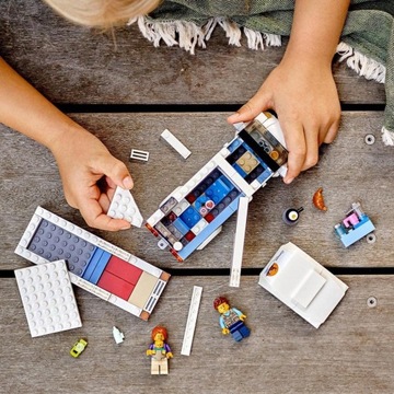 LEGO City Holiday кемпер 60283