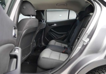 Mercedes GLA I Off-roader 1.6 180 122KM 2017 Mercedes-Benz GLA LIFT 180 Benzyna 122HP Automat Kamera II.wlasciciel GWAR, zdjęcie 28